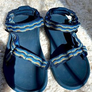 Teva size 3 water shoes only worn twice!